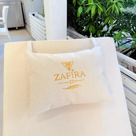 Zafira 17 Seafront With Veranda 度假居 *