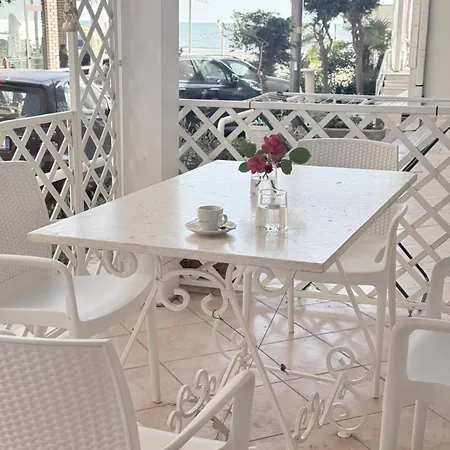 Zafira 17 Seafront With Veranda 度假居 *